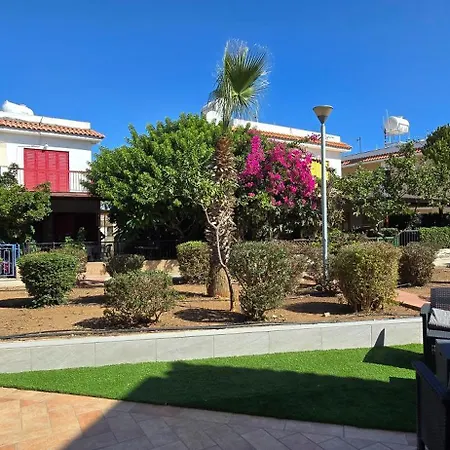 Barefoot House بيت للعطل لارنكا