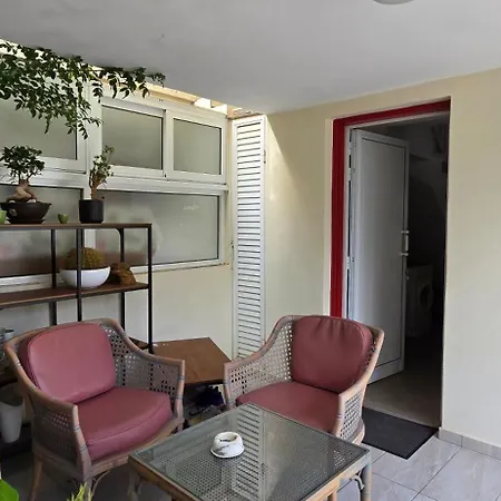 Barefoot House