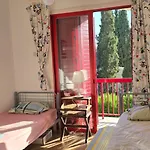 Barefoot House
