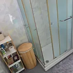 Barefoot House * ラルナカ