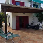 Barefoot House Дом отдыха