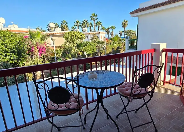 Barefoot House * Ларнака